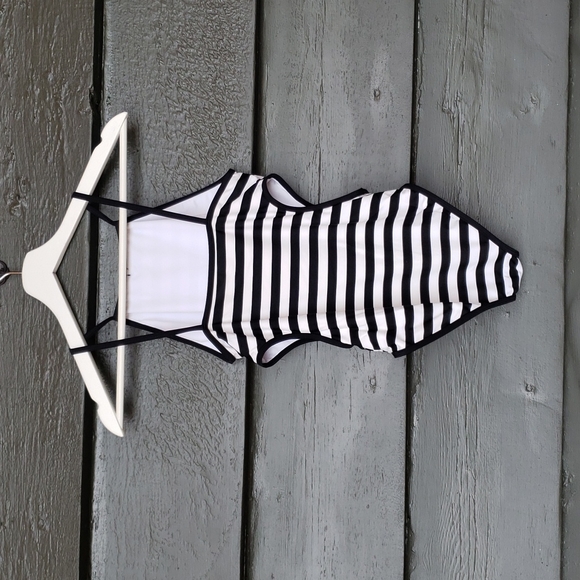 KATE SPADE New York Girls Striped Side Cutout 1 PC Swimsuit Black White sz 12 - Picture 8 of 13